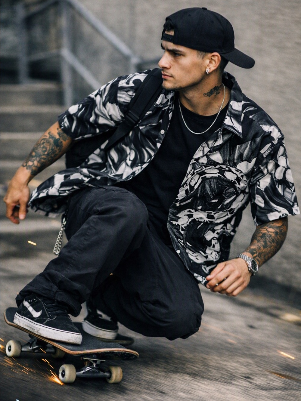 H&M Black & White Abstract Snake Print Short Sleeve Shirt